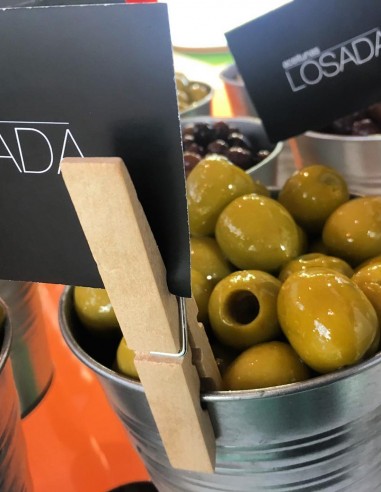 10 Types of Olives: Pitted, Stuffed, Colors & More