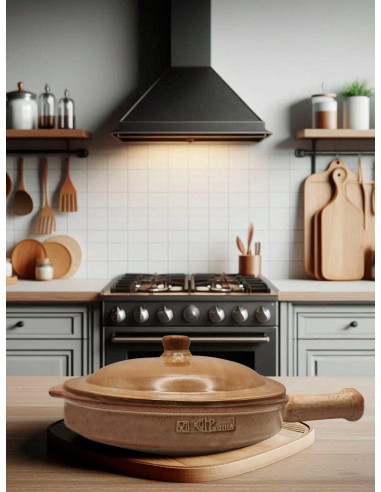 Stoneware Skillet with Lid